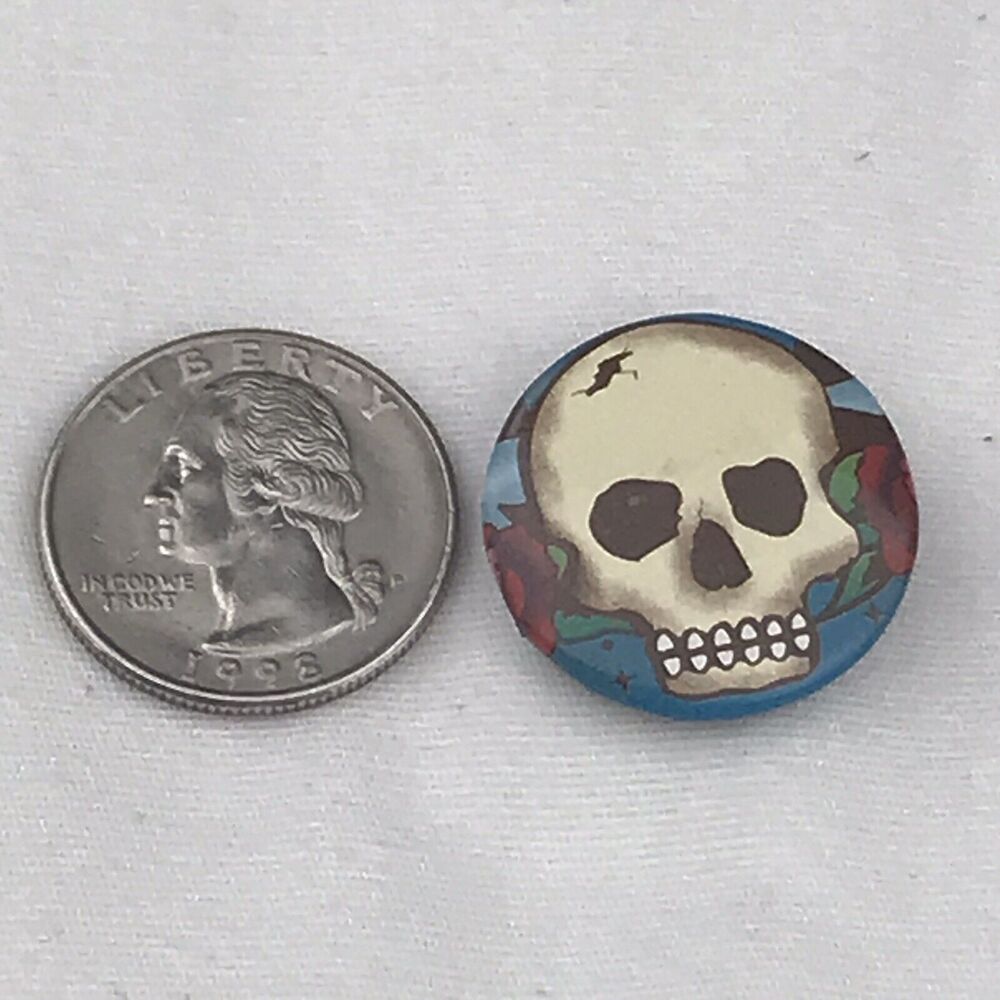 Skull Roses Pin Button Vintage Pinback - Picture 2 of 3